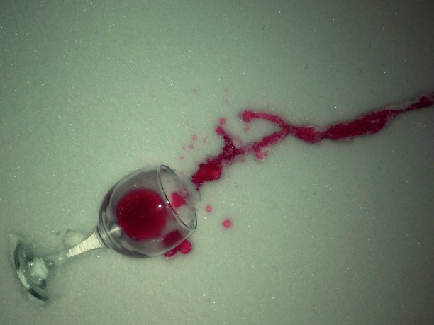 红酒和雪图片下载