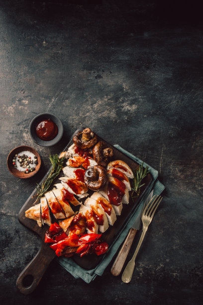 鸡和酱在船上图片下载