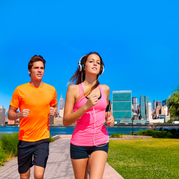 情侣跑步在纽约照片mount图片下载