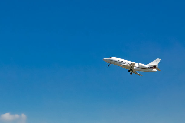 航空背景，飞机飞行和机场地面控制雷达图片下载