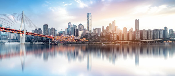 云中重庆的城市景观和天际线素材图片