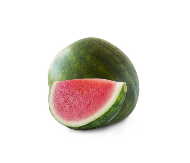 西瓜和切片孤立在白色背景上。甜多汁的水果与复制空间的文本。成熟的西瓜特写。图片下载