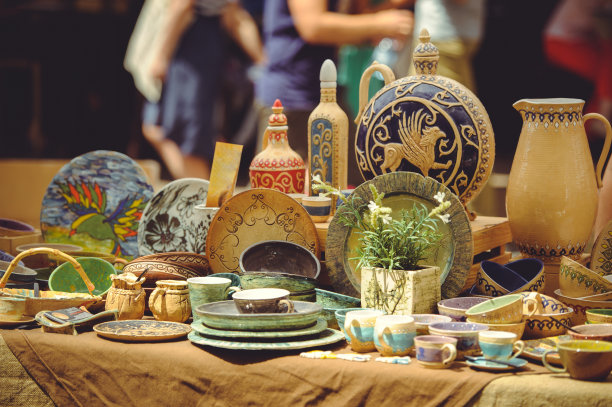 陶瓷纪念品，杯盘，罐子图片下载