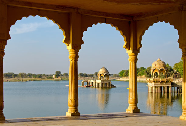 加迪萨加尔湖的加迪萨加尔神庙图片下载