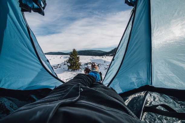 放松的露营者图片下载