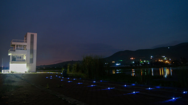 塔灯和轨道灯。图片下载