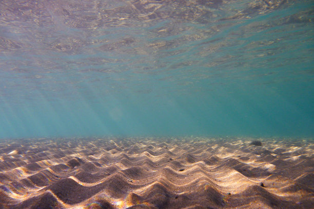 宁静的水下地中海场景与复制空间图片下载