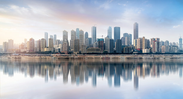 重庆的城市景观和天际线在云天，中国素材图片