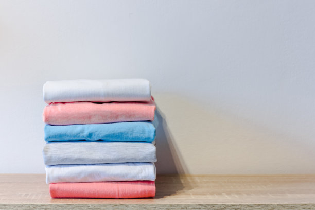 干净的衣服堆成一堆图片下载