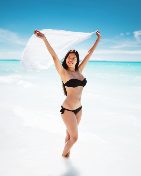 海边的自由女性素材图片