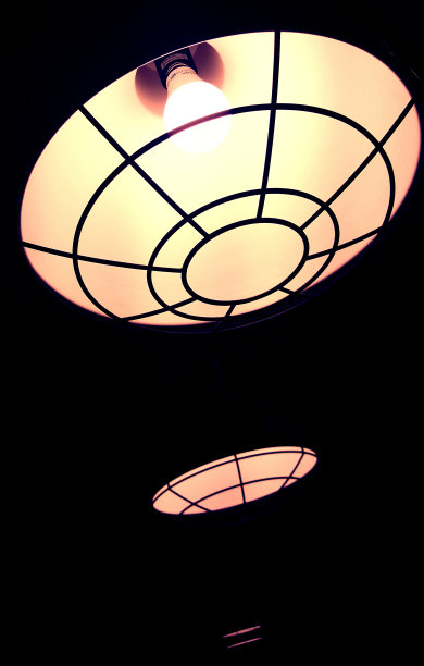 住在牢房中灯图片下载