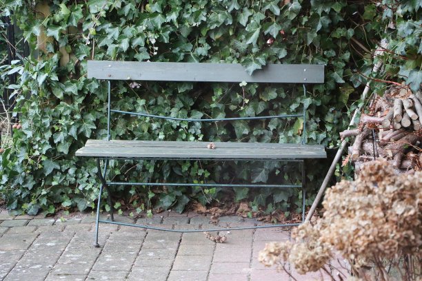 阳台上的木凳图片下载