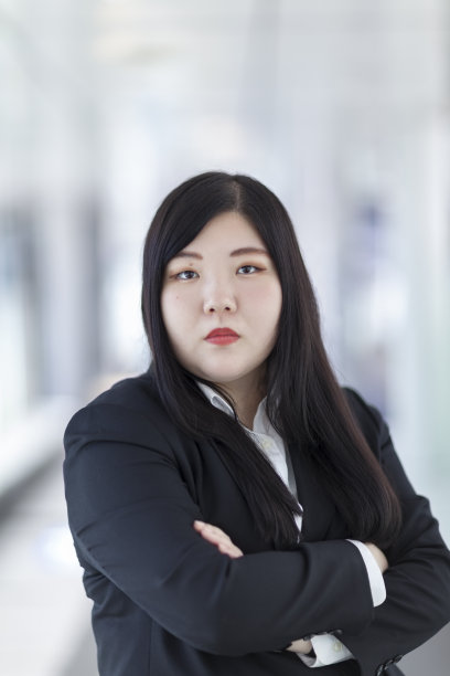 超重的日本女商人的肖像图片下载