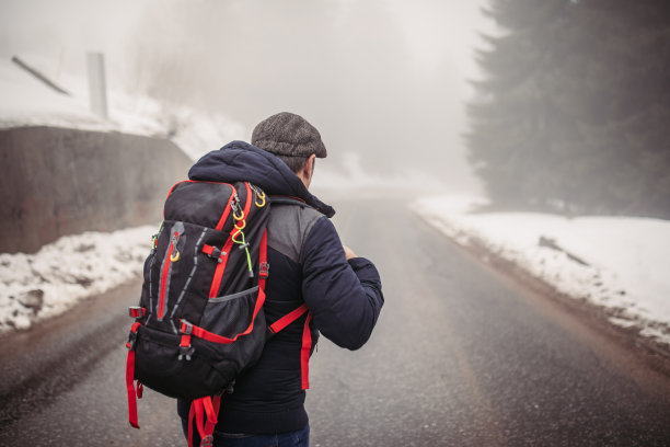 长者徒步旅行图片下载