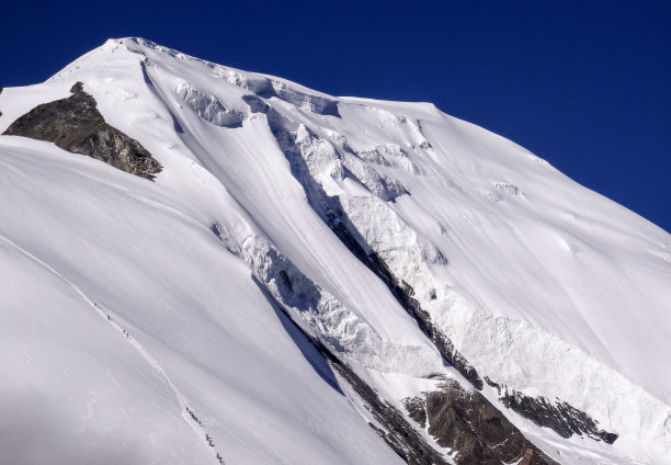 很快就会发生雪崩图片下载