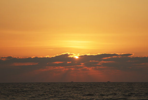 海上日落的晚景图片下载
