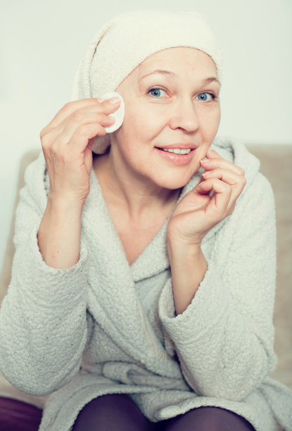 女人清洁脸图片下载