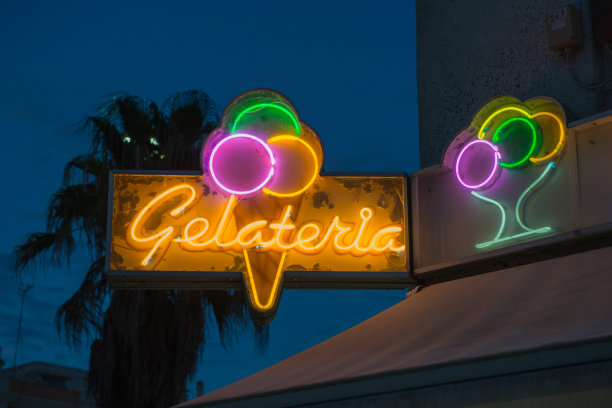 霓虹灯冰淇淋图片下载