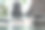 一张桌子上放着一副对焦眼镜、一台笔记本电脑和一些照片镜头图片下载