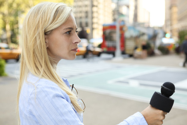 新闻播音员概要图片下载