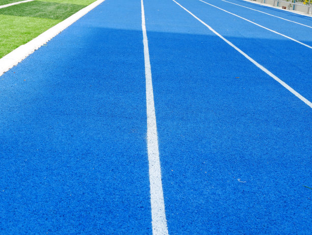 蓝色的跑道图片下载