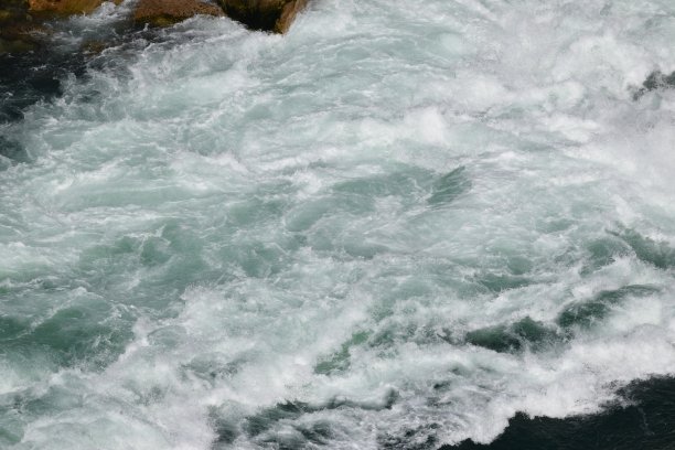 河的场景。图片下载