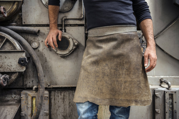 皮革厂工人图片下载