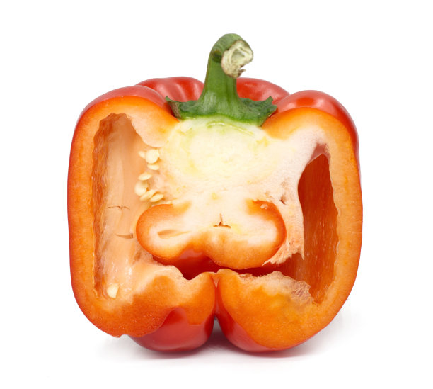 鲜嫩多汁的辣椒孤立在白色背景上。素材图片