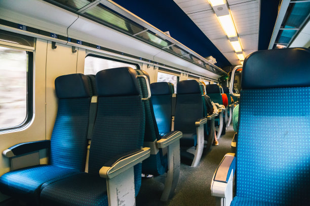 在瑞士的火车里图片下载