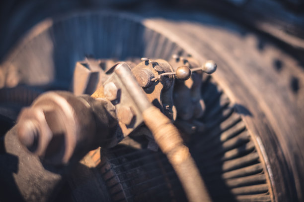 一架飞机残骸生锈的涡轮/引擎的技术细节图片下载