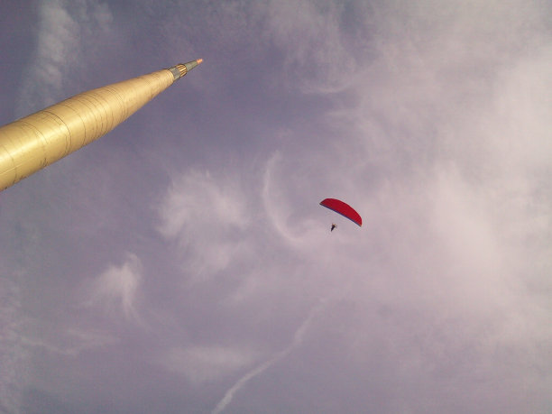 红色降落伞图片下载