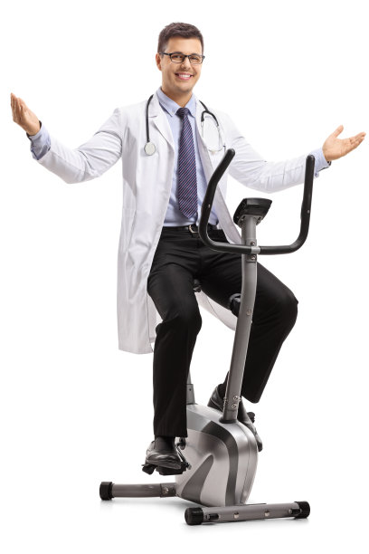 医生在健身自行车上用手打手势图片下载
