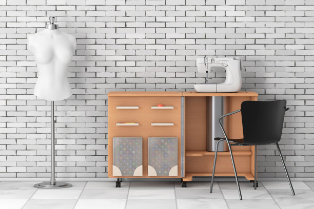 缝纫机在裁缝车间木制桌子附近的白色复古裁缝妇女人体模型。3d渲染图片下载