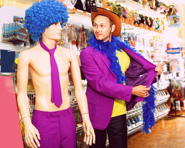 牛仔穿着紫色的夹克图片下载