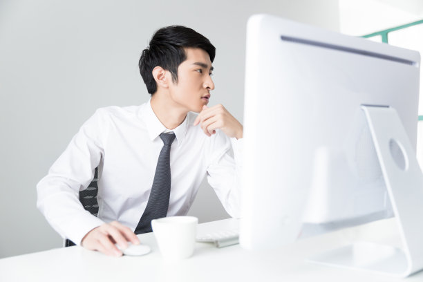 专注于他的工作素材图片