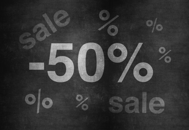 50%的折扣。带有“50%”文本的黑板。图片下载