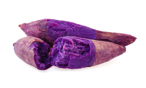 白色背景上的紫色甘薯图片下载