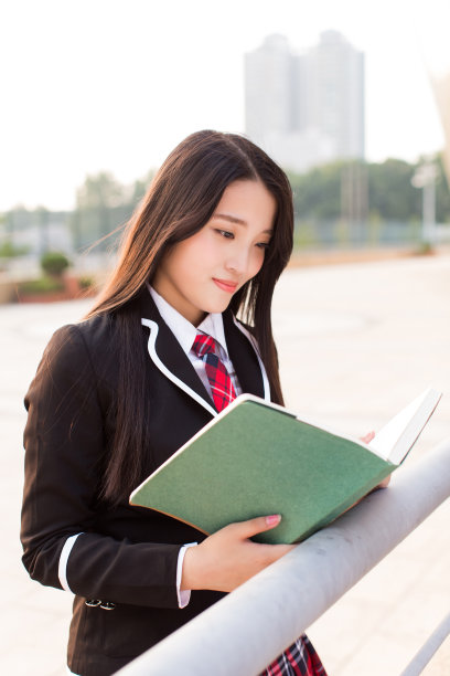 少女学习的肖像图片下载