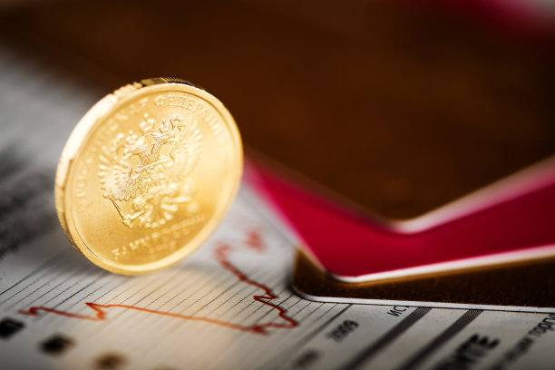 信用卡，俄罗斯卢布和图表。图片下载