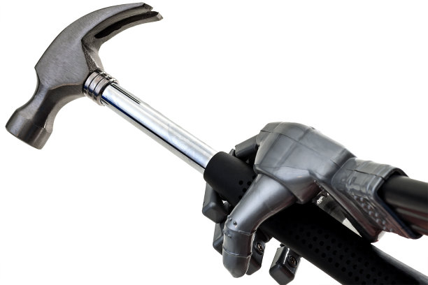 手持锤子的机器人图片下载