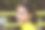 穿黄色毛衣的女孩。图片下载