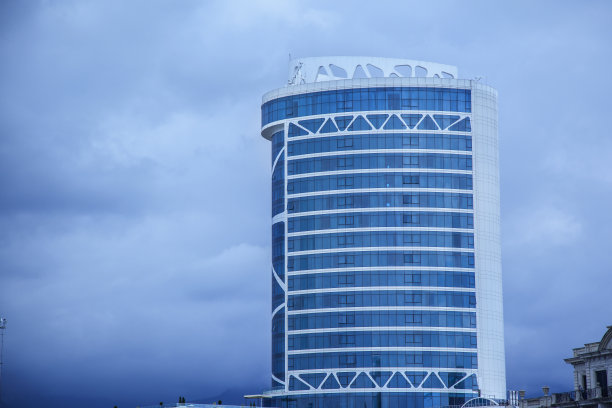 以天空为背景的办公楼图片下载