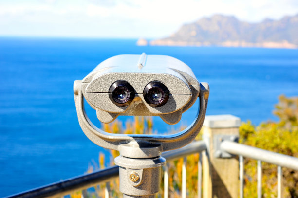 弗雷西内山瞭望台的双筒望远镜图片下载