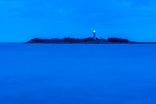 意大利南部海岸灯塔夜间长时间曝光图片下载