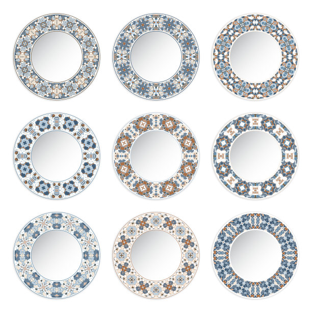 一套有圆形蓝色图案的装饰盘子图片下载