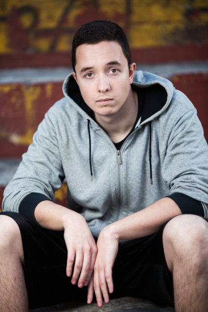 篮球运动员在户外图片下载