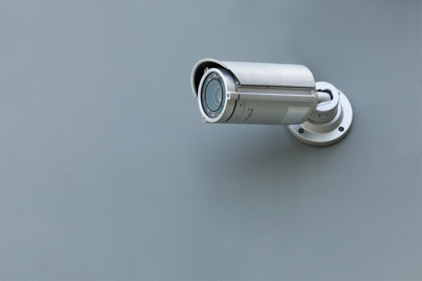 墙上有监控摄像头素材图片