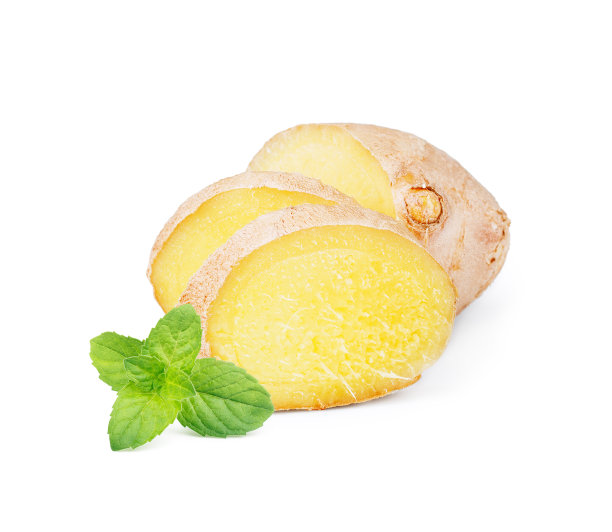 生姜切成片，与薄荷叶隔离在白色背景上图片下载