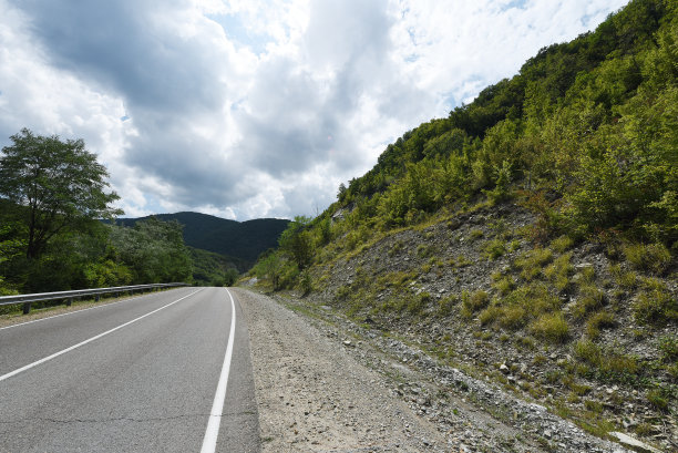 山间美丽的道路图片下载