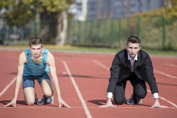 商业隐喻是保持领先，在商业中获胜。图片下载